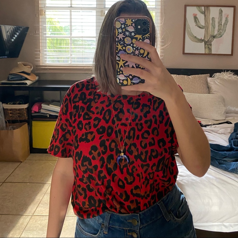 Red cheetah print tee